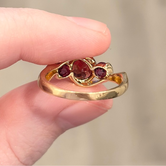 Vintage 14K Garnet Ring, Pyrope Rhodolite Three Stone, Deep Fire Red, Size 6.75 - Picture 14 of 17